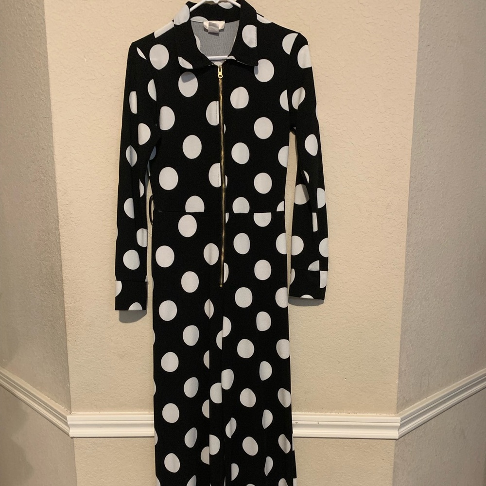 Black & White Polka Dot Jumper
Perfect for any occasion.  Comfort & elegance.